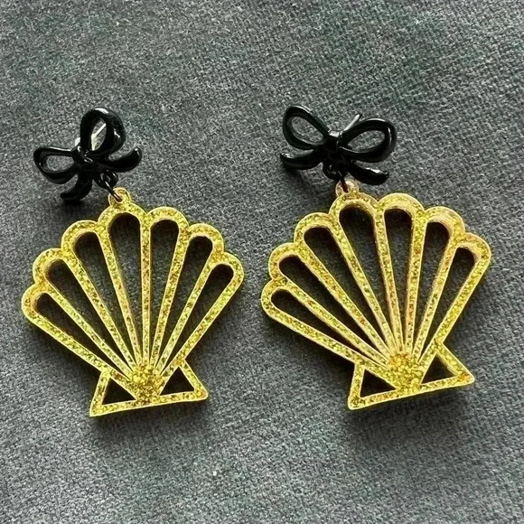 Mermaid Shell Earrings - Laser Cut Acrylic lightweight gold - Picture 5 of 5